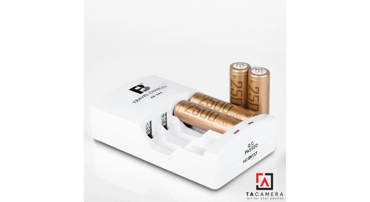 Combo 4 Pin AA 2500mAh + Sạc AA/AAA FB (Hàng Chính Hãng)